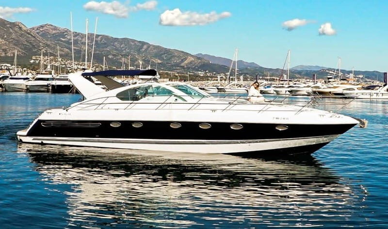 Marbella: shared cruise 2-4 hours on luxury yacht Targa 37 or Targa 48 - Marbella: Shared Cruise 2-4 Hours on Luxury Yacht Targa 37 or Targa 48