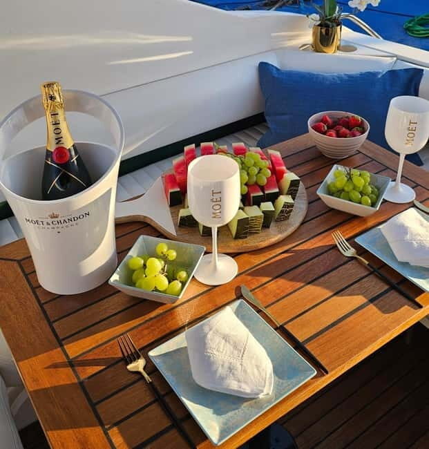 Marbella: shared cruise 2-4 hours on luxury yacht Targa 37 or Targa 48 - Key Points