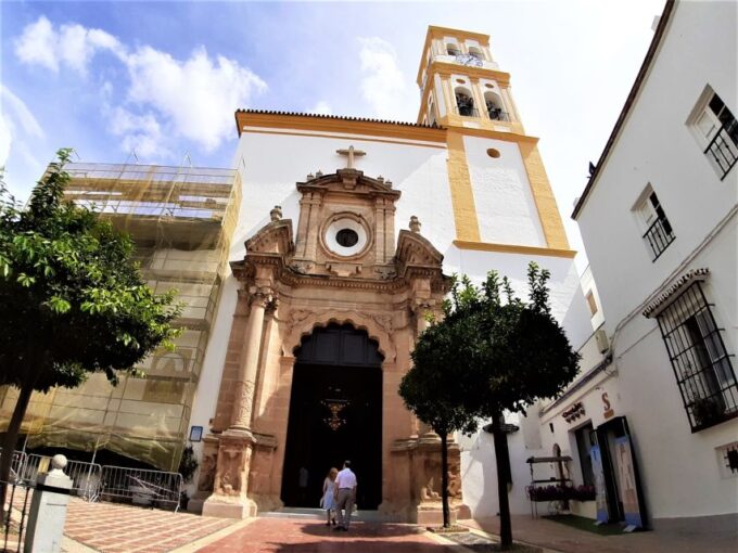 Marbella: Sightseeing Walking Tour - Encounter Salvador Dalí Statues
