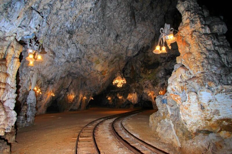 Maribor: Postojna Cave and Predjama Castle Day Private Tour - Exploring the Highlights: What You Can Expect
