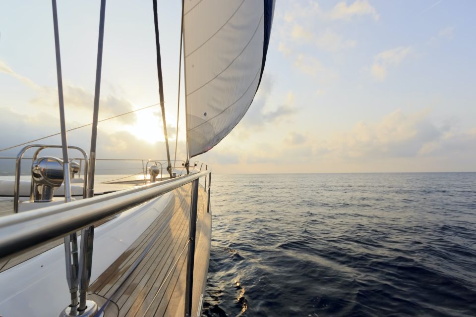 Marina Del Ray: Private Therapy Sail With Small Plate & Vino - Duration and Language