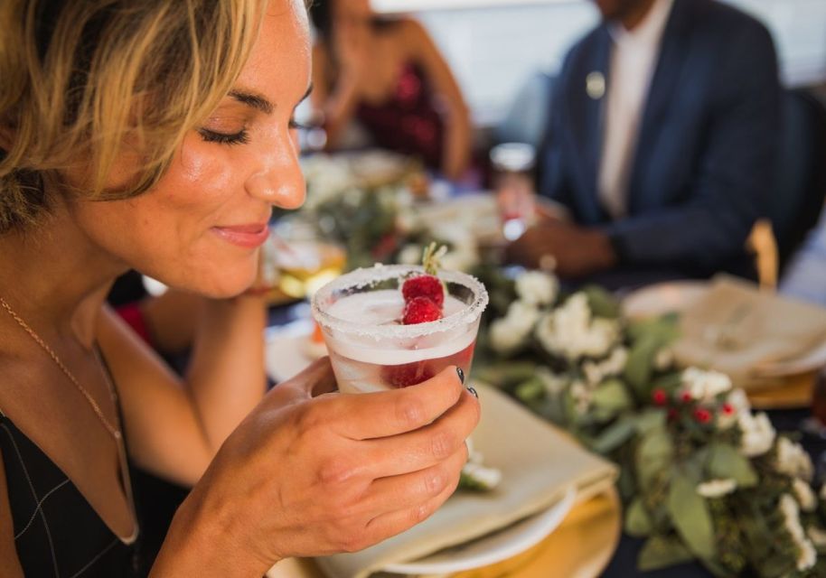 Marina Del Rey: Christmas Eve Buffet Brunch or Dinner Cruise - Included Amenities