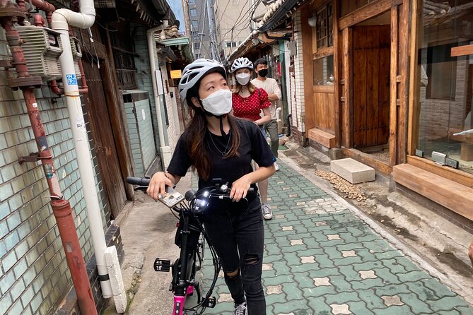 Market Food Tour & Evening E-bike Ride in Seoul - Experiencing the E-bike Ride