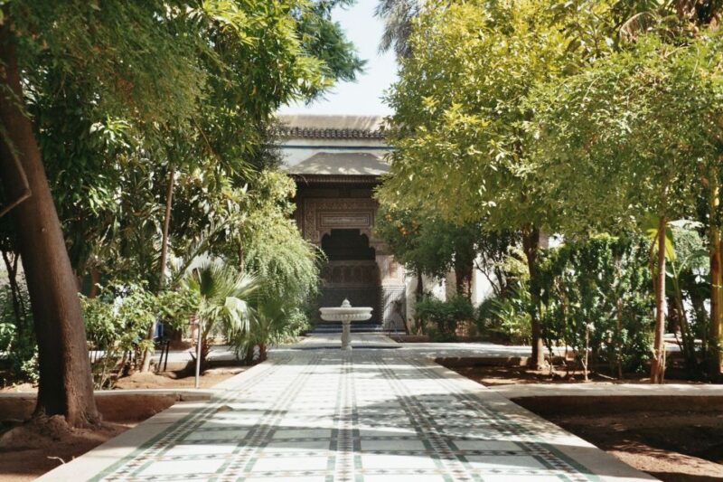 Marrakech: Bahia & Badi Palaces & Saadian Tombs Guided Tour - Tips for Visitors