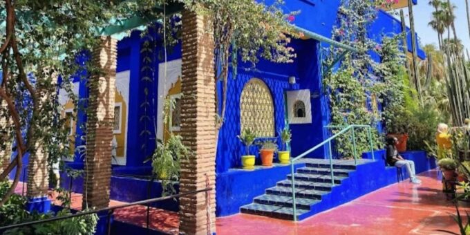 Marrakech: Driving Around Marrakech and Visit the Palaces - Gueliz Neighborhood Exploration