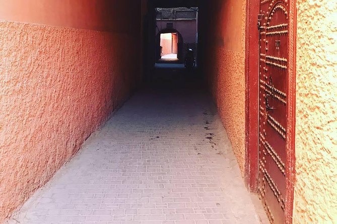Marrakech Guided Tour With Transport & Lunch - Inclusive Features and Benefits