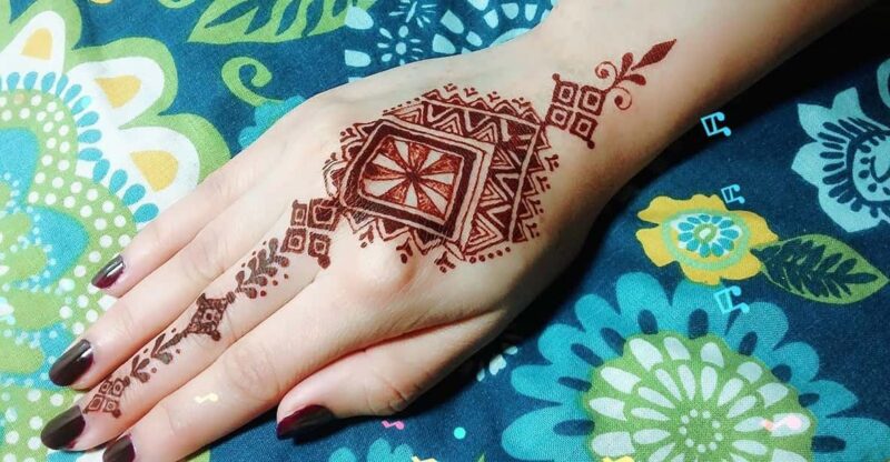 Marrakech: Henna Experience With Snacks and Transportation - Good To Know