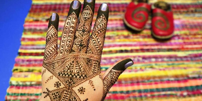 Marrakech: Henna Experience With Snacks and Transportation - Pickup and Transportation