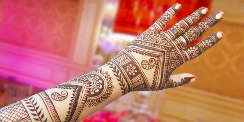 Marrakech: Henna Experience With Snacks and Transportation - Henna Application Process