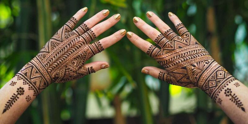 Marrakech: Henna Experience With Snacks and Transportation - Moroccan Snacks and Beverages