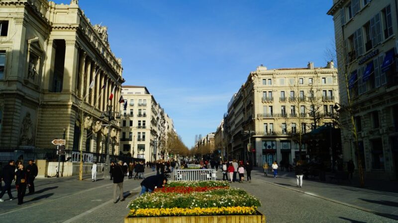 Marseille: Bookbinding Experience in the Vieux Port - Materials & Environment