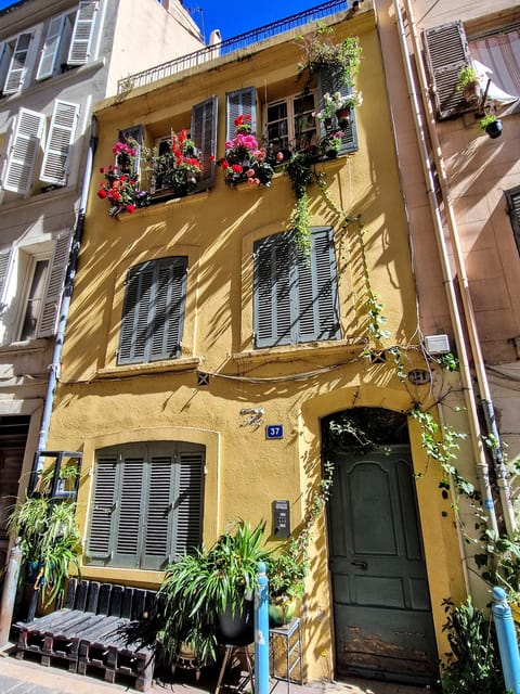 Marseille: Discover the Old Town With a Marseillais - Exploring the Hidden Gems of the City Hall District