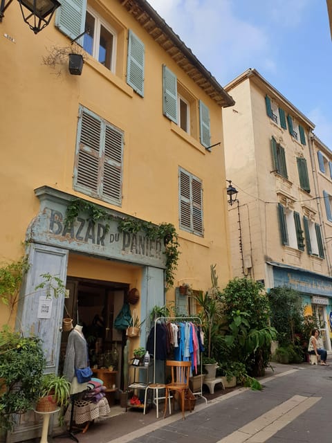 Marseille: Discover the Old Town With a Marseillais - Taking in the Charm of Le Panier District