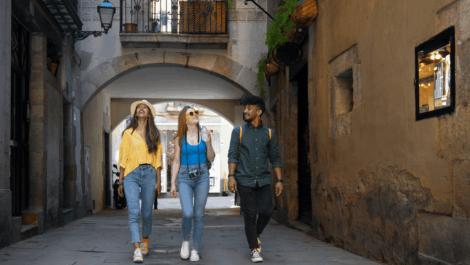 Marseille Gourmet Food Walking Tour : Taste Maritime Culture - Ask Away
