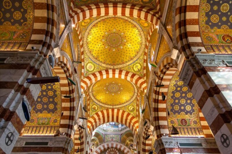 Marseille: Private History Tour With a Local Expert - Tour Itinerary and Landmarks