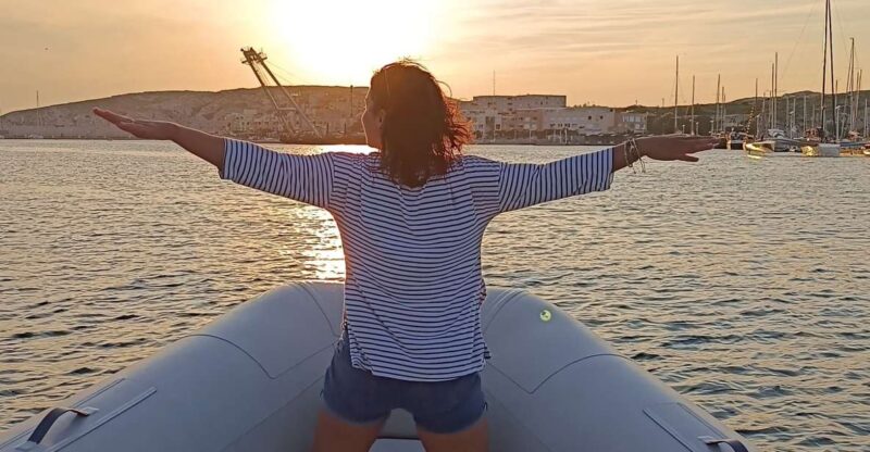 Marseille: Sunset Frioul Archipelago Boat Cruise - Languages and Guided Tours