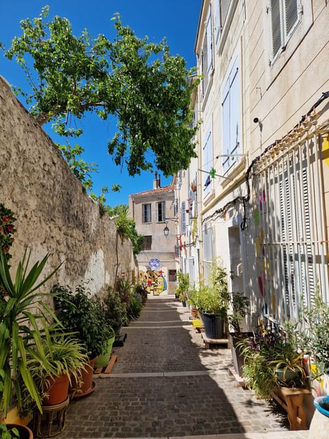 Marseille: VestigesOld Porthe Panierwith a Marseillais - Getting to the Meeting Point