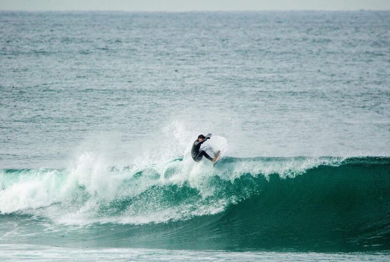 Matosinhos: Best surf Lesson with all equipment - FAQ