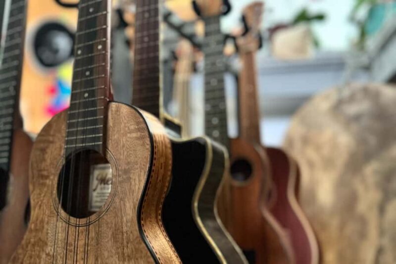 Maui: Ukulele Music Lesson for Beginners - A Practical, Well-Organized Introduction to Hawaiian Ukulele  