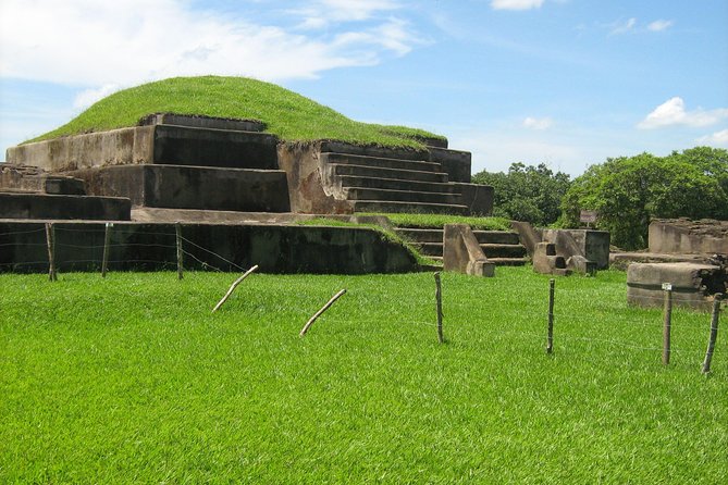 Maya Ruins in El Salvador : Joya De Ceren, San Andres, Tazumal, Chalchuapa, Lake - Overview of Maya Ruins