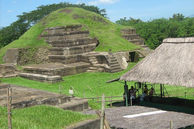 Maya Ruins in El Salvador : Joya De Ceren, San Andres, Tazumal, Chalchuapa, Lake - Details of San Andres Ruins