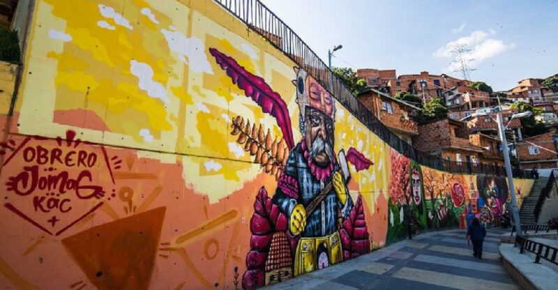 Medellín: Comuna 13, Pueblito Paisa, & Antioquia Museum Tour - Graffiti Art and History