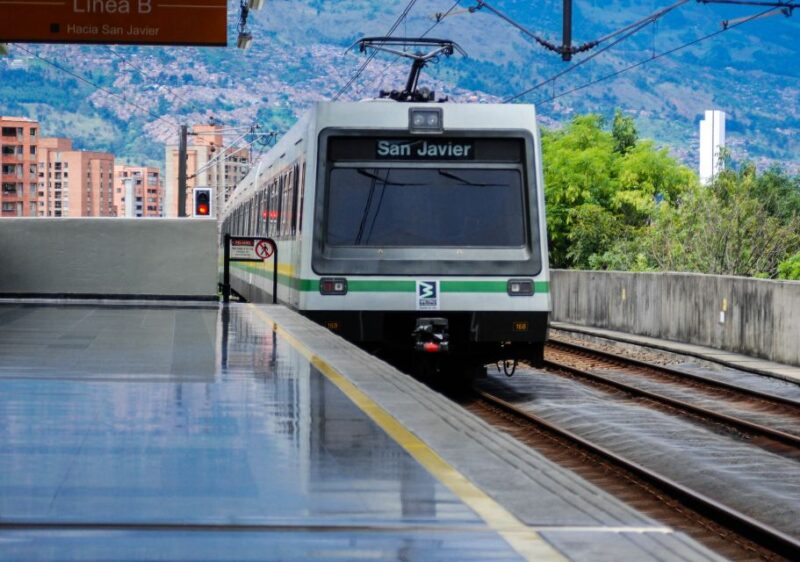 Medellín: Comuna 13, Pueblito Paisa, & Antioquia Museum Tour - Panoramic Views via Metrocable