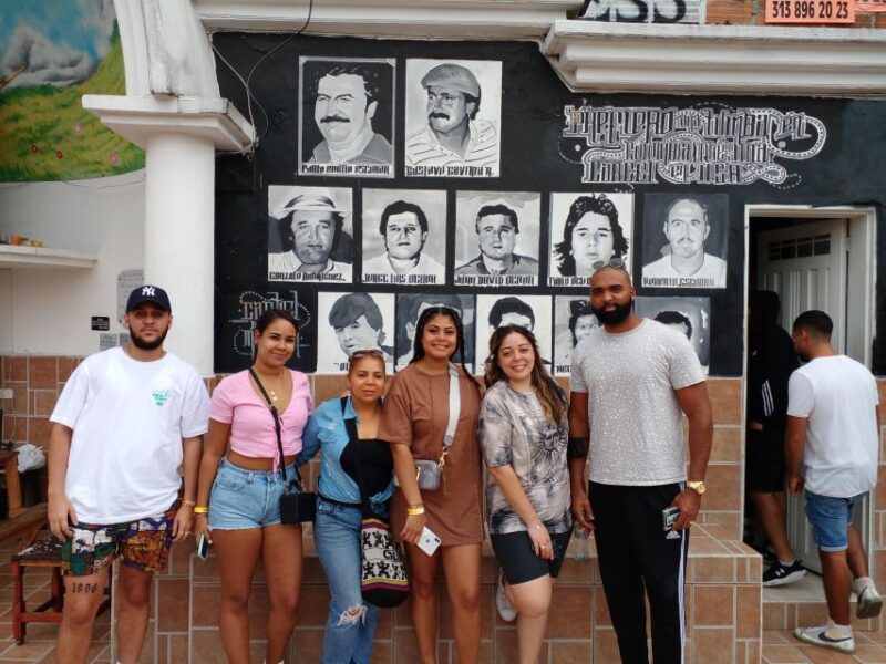 Medellin: Private Tour of Pablo Escobar and Comuna 13 - Visiting Montesacro Cemetery