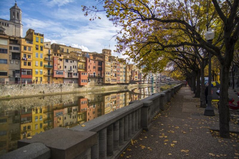Medieval Castles and Girona City Exclusive Trip With Lunch - Montsoriu Castle Guided Tour