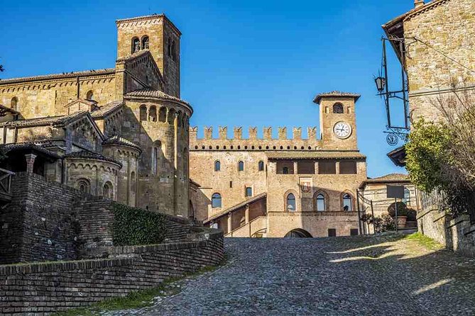 Medieval Villages Tour & Cremona Stradivaris Town, From Milan - Meeting and Pickup Details
