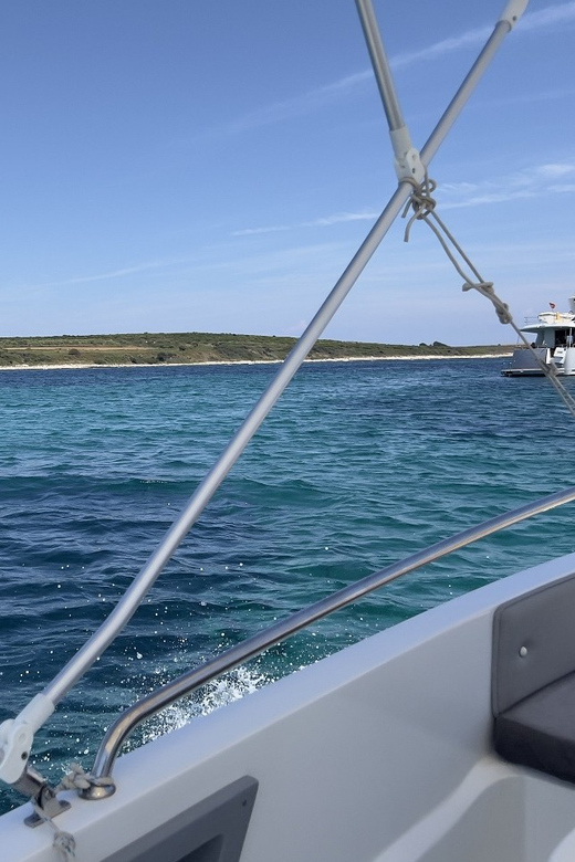 Medulin: Speedboat Adventure With Cave & Island Snorkeling - Speedboat Tour and Exploration