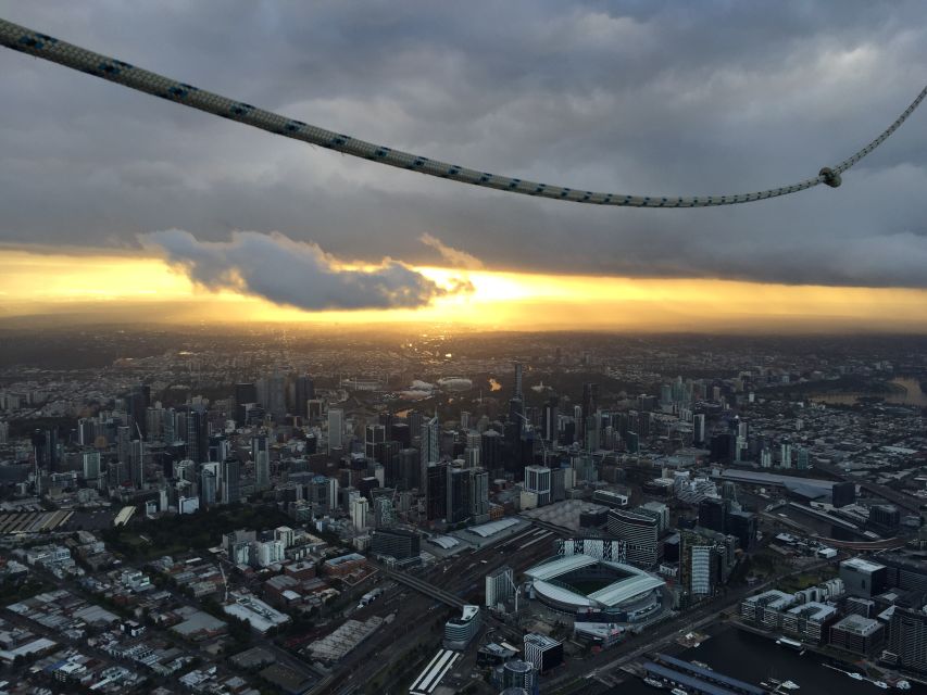 Melbourne: Balloon Flight at Sunrise - Group Size and Languages