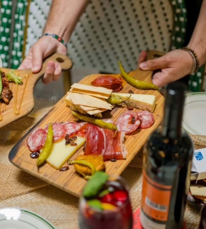 Melbourne: Bottomless Sangria & Tapas on Degraves Street - Authenticity and Value