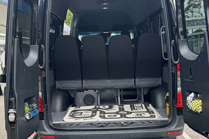 Melbourne CBD to MEL Airport Private Transfer 4 or more - The Booking Experience and Price