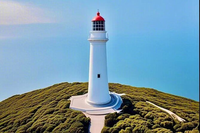 Melbourne Great Ocean Road Reverse Tour + London Bridge wildlife - Memorial Arch at Eastern View: A Piece of History
