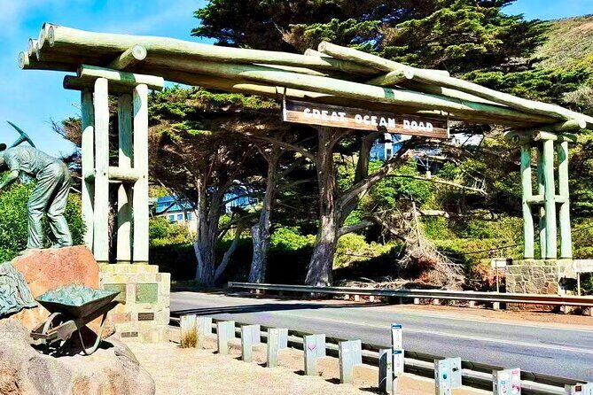 Melbourne Great Ocean Road Reverse Tour + London Bridge wildlife - London Bridge: Nature’s Dramatic Artwork