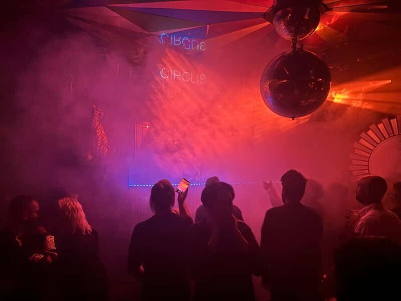 Melbourne: Kick on Club VIP Nighclub tour St Kilda - An In-Depth Look at the Experience