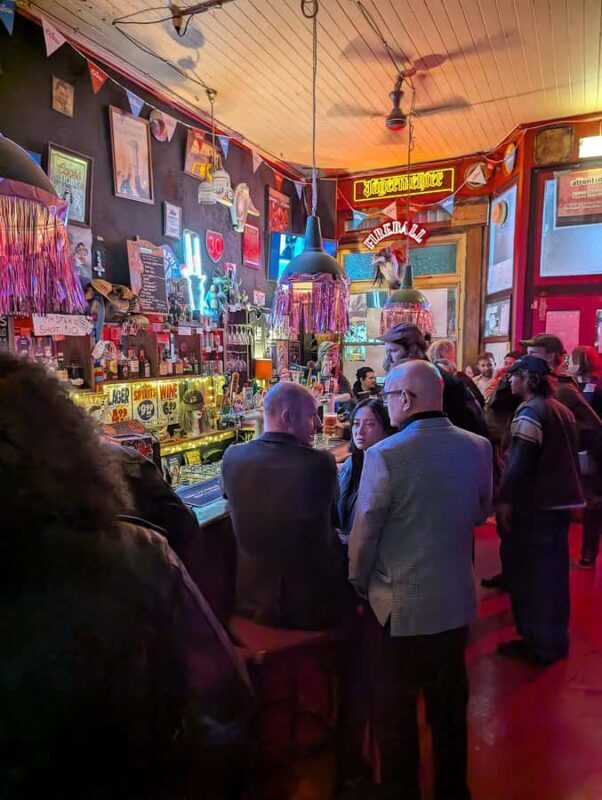 Melbourne Music Venue Pub Crawl with History + 2 Free Drinks - Who Will Love This Experience?