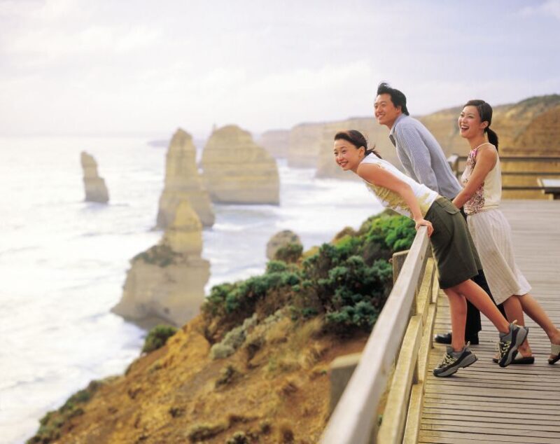 Melbourne: Reverse Great Ocean Road 12 Apostles with Lunch - Apollo Bay and Wildlife Spotting