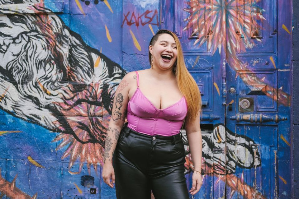 Melbourne: Street-Style Photoshoot at Hosier Lane - Language and Accessibility