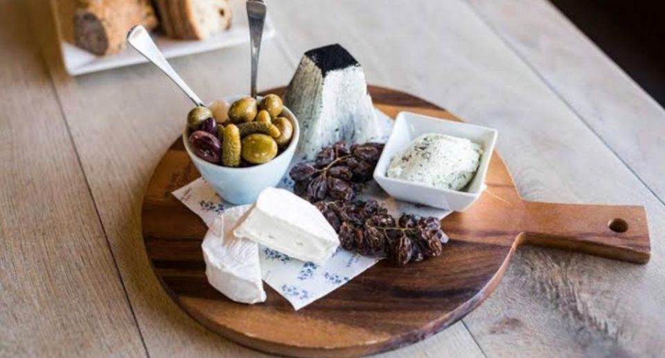 Melbourne: Yarra Valley, Chandon, Cheese and Kangaroos Tour - Key Points