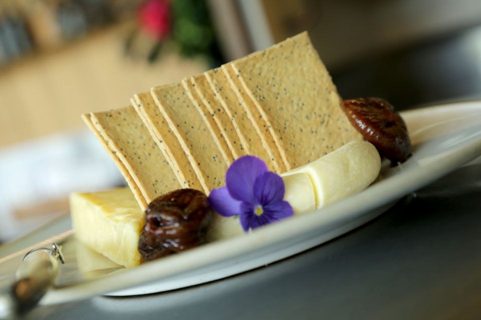 Melbourne: Yarra Valley Food & Wine Tour in a 56 Chevrolet - Meeting Point