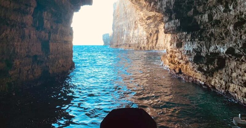 Mellieha: 1:00pm Speedboat Round Comino Caves 2h Blue Lagoon - Experience and Features