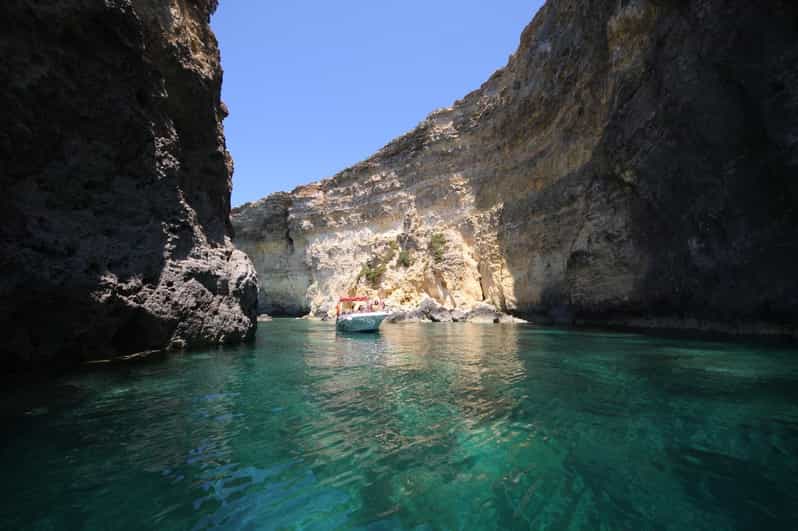 Mellieha: 3:00pm Speedboat round Comino Caves 2h Blue Lagoon - Key Points