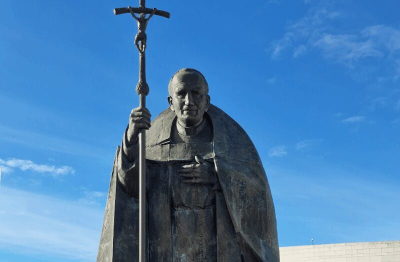 Memorable Private Full Day Tour in Fátima, Nazaré, Óbidos - Who Should Consider This Tour?