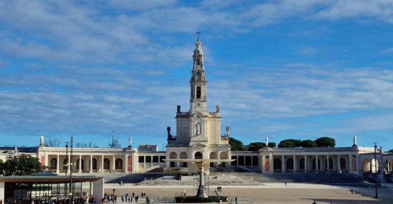 Memorable Private Full Day Tour in Fátima, Nazaré, Óbidos - FAQs