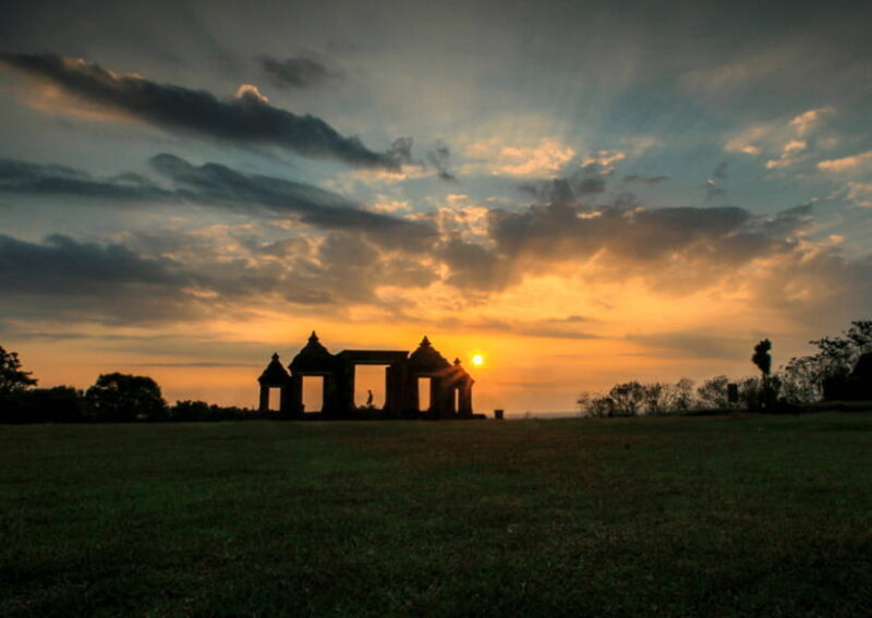 Merapi Volcano Sunrise, Borobudur & Ratu Boko Full Day Tour - Ratu Boko: Sunset and Ancient Ruins