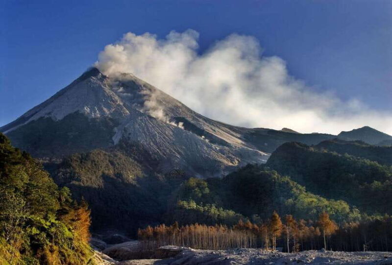 Merapi volcano sunrise with 4wd jeep and step on cold lava - Final Thoughts