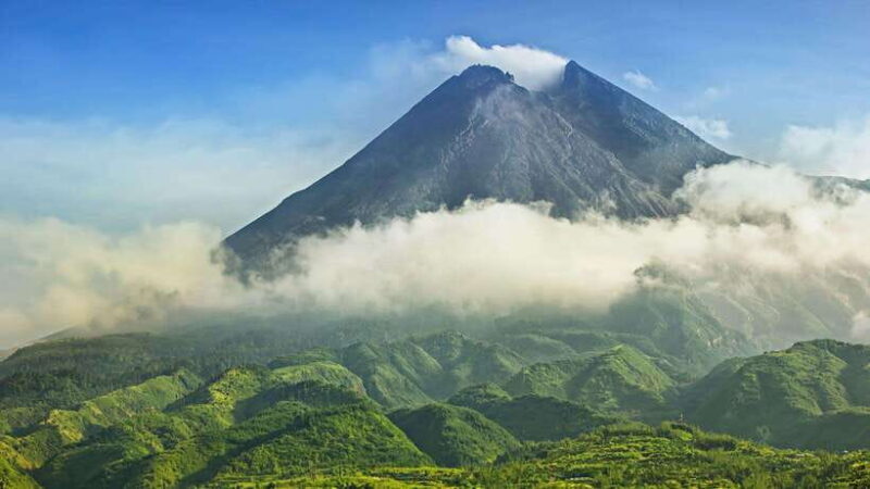 Merapi volcano sunrise with 4wd jeep and step on cold lava - FAQ