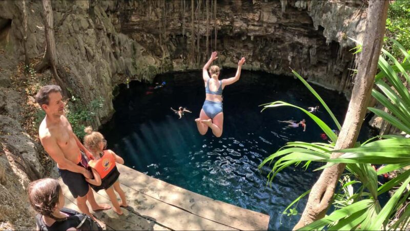Mérida: 4 Majestic Cenotes Tour with Typical Lunch - Transportation, Group Size, and Duration